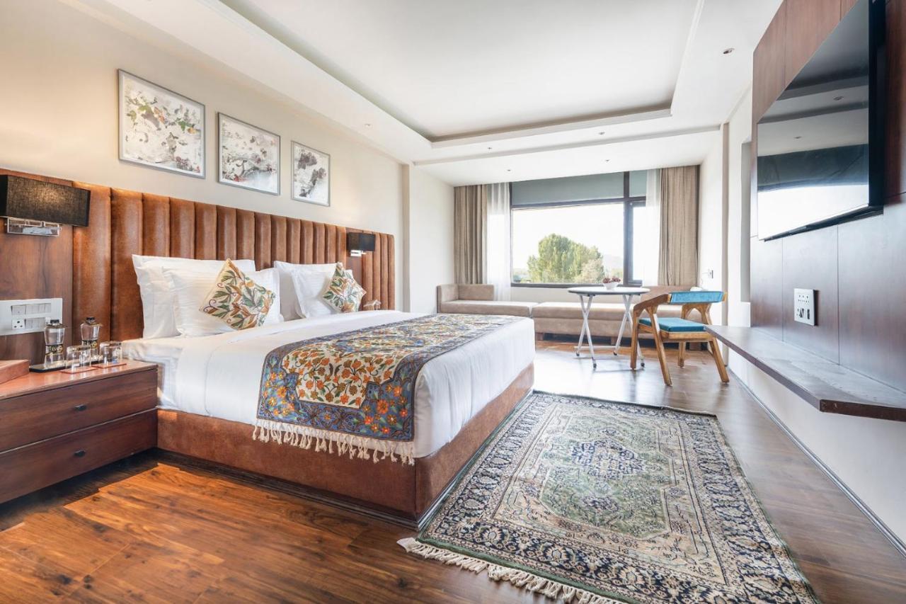 Hotel 11 Boulevard Srīnagar Dış mekan fotoğraf