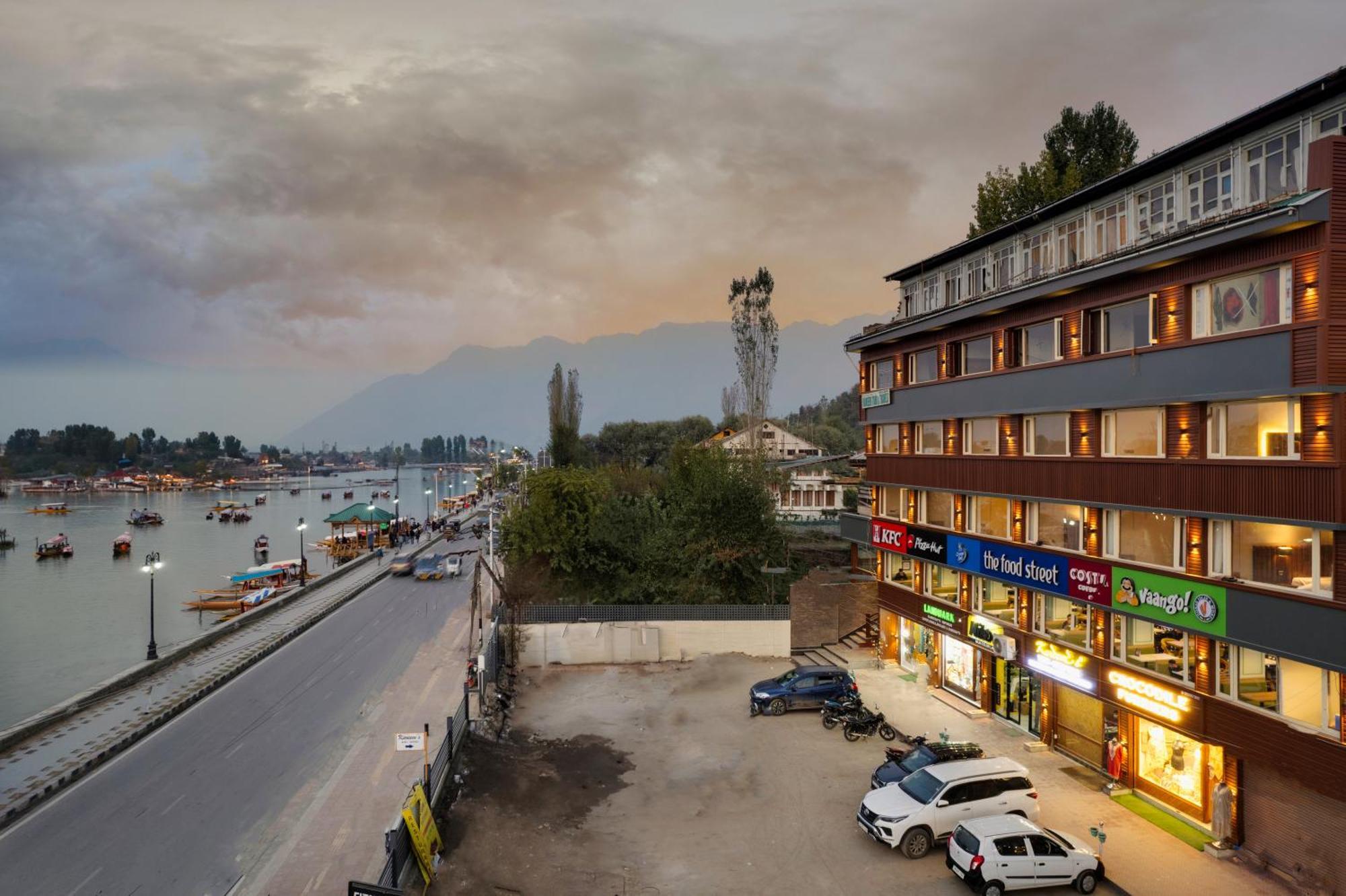 Hotel 11 Boulevard Srīnagar Dış mekan fotoğraf